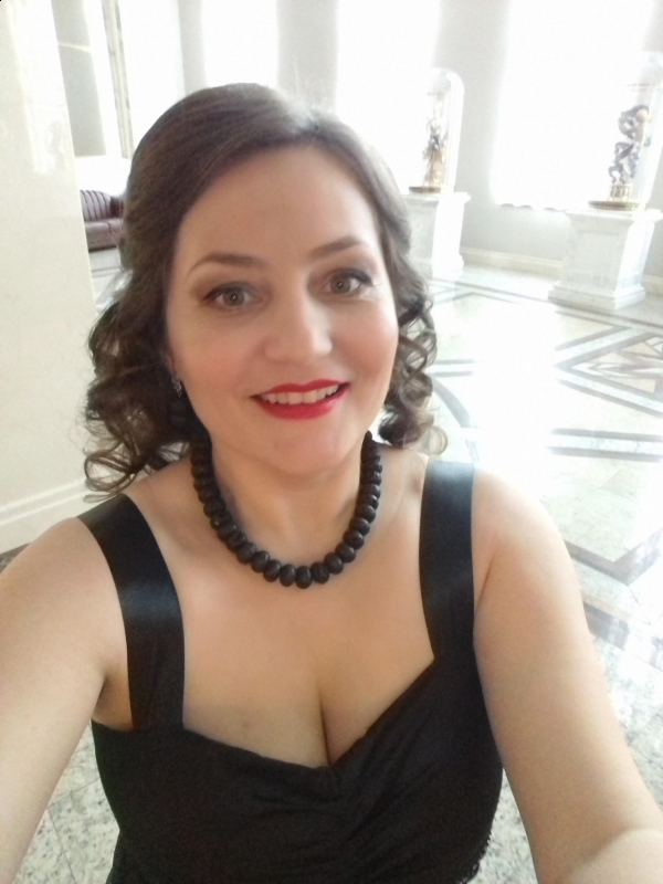 Photo de Natalia / Réf. 9805 / Agence Amélie