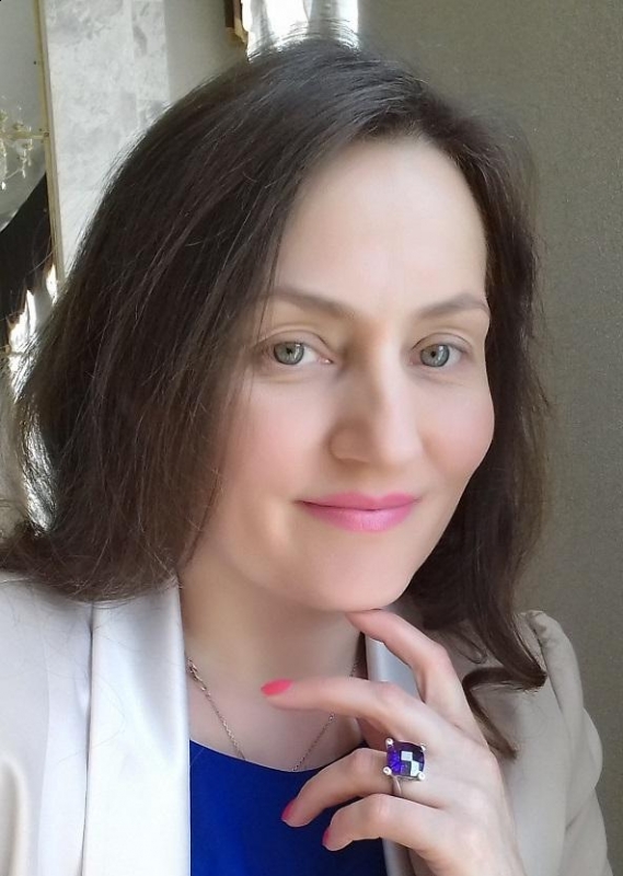 Photo de Natalia / Réf. 9805 / Agence Amélie