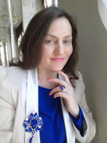 Natalia / Réf. 9805 / Adhérente Agence Amélie