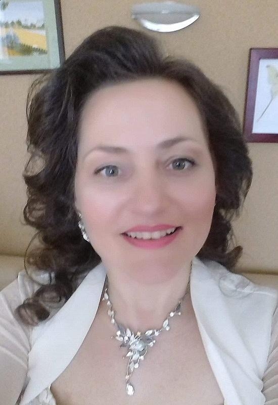 Photo de Natalia / Réf. 9805 / Agence Amélie