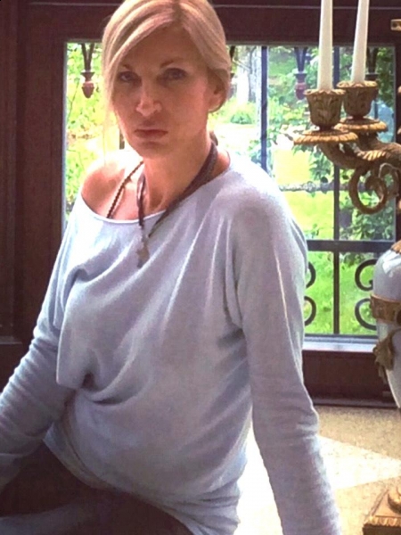 Ilona (Prague) / Réf. 9833 / Adhérente Agence Amélie