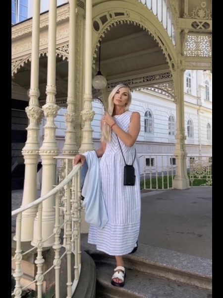 Ilona (Prague) / Réf. 9833 / Adhérente Agence Amélie