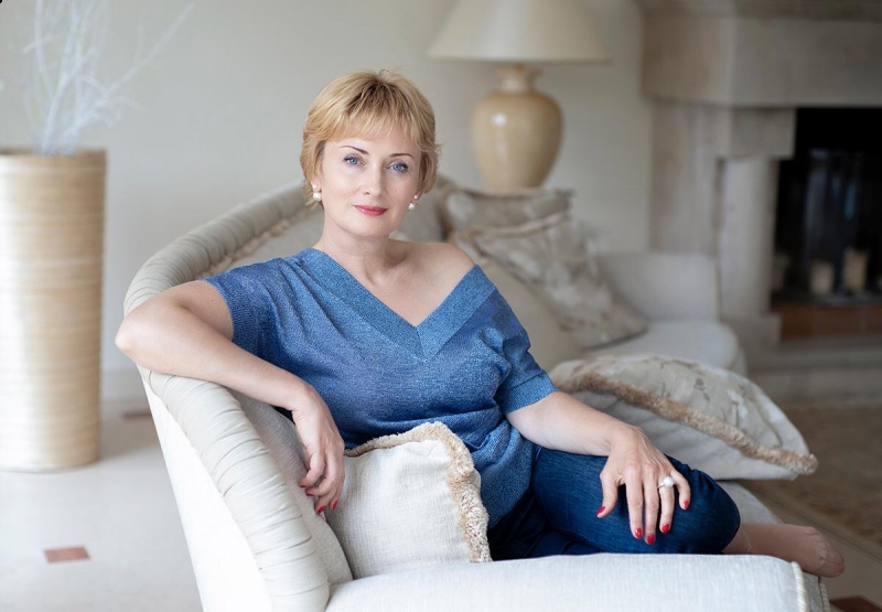 Photo de Svetlana (Genève) / Réf. 9910 / Agence Amélie