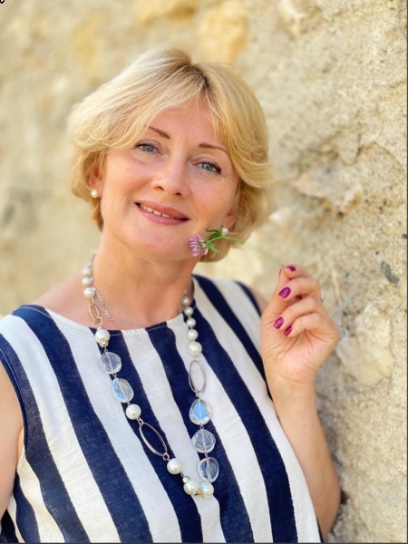 Svetlana (Genève) / Réf. 9910 / Adhérente Agence Amélie