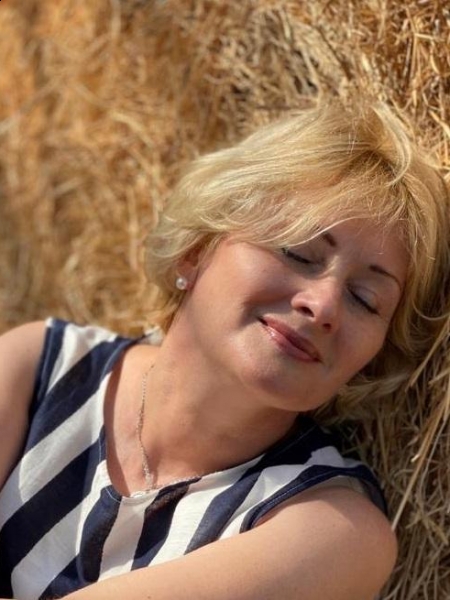 Svetlana (Genève) / Réf. 9910 / Adhérente Agence Amélie