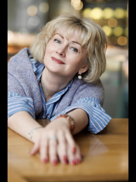 Svetlana (Genève) / Réf. 9910 / Adhérente Agence Amélie