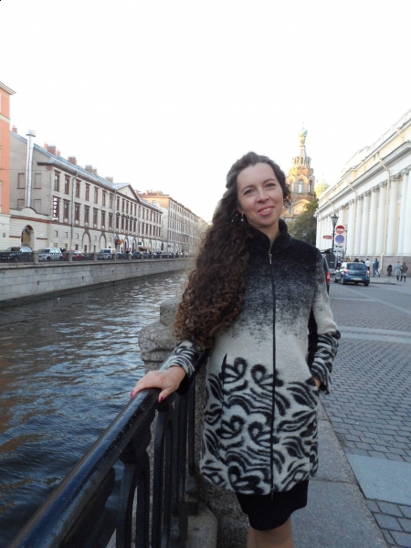 Nadezhda (souvent en Espagne) / Réf. 9917 / Adhérente Agence Amélie