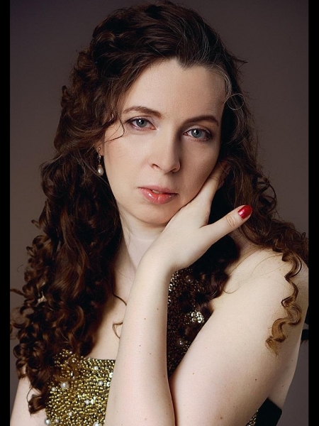 Nadezhda (souvent en Espagne) / Réf. 9917 / Adhérente Agence Amélie