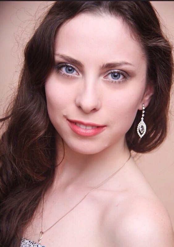 Photo de Yulia / Réf. 470 / Agence Amélie