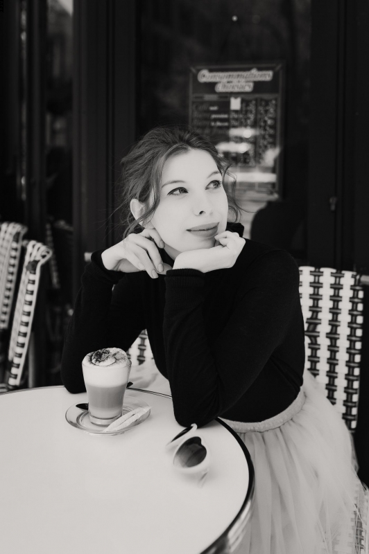 Photo de Anastassia / Réf. 9930 / Agence Amélie