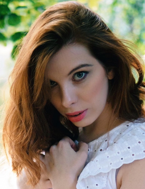 Photo de Anastassia / Réf. 9930 / Agence Amélie