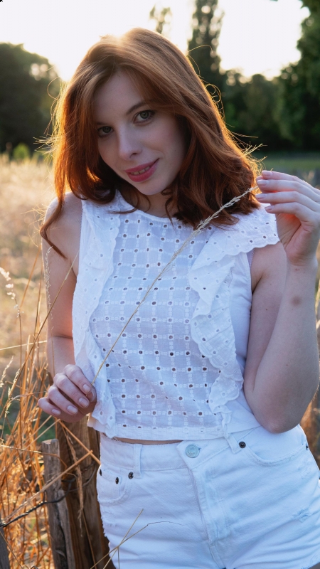 Photo de Anastassia / Réf. 9930 / Agence Amélie