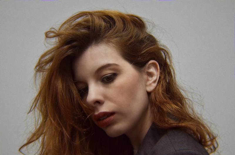 Photo de Anastassia / Réf. 9930 / Agence Amélie