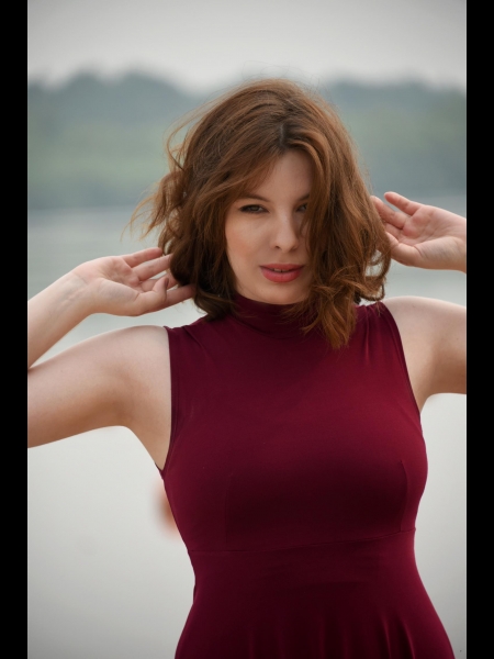 Anastassia / Réf. 9930 / Adhérente Agence Amélie