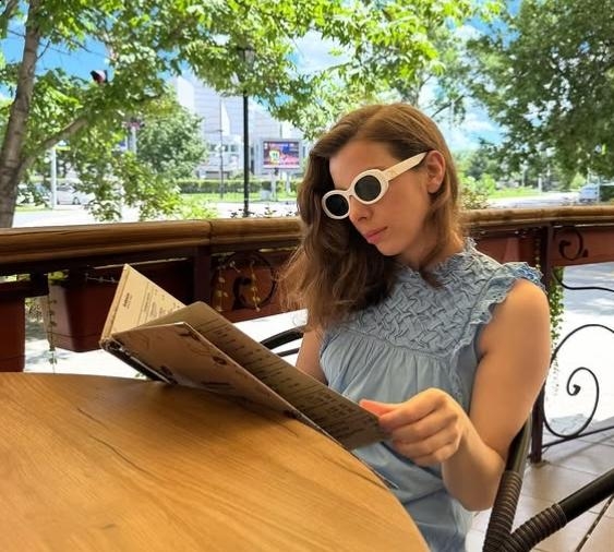 Photo de Anastassia / Réf. 9930 / Agence Amélie