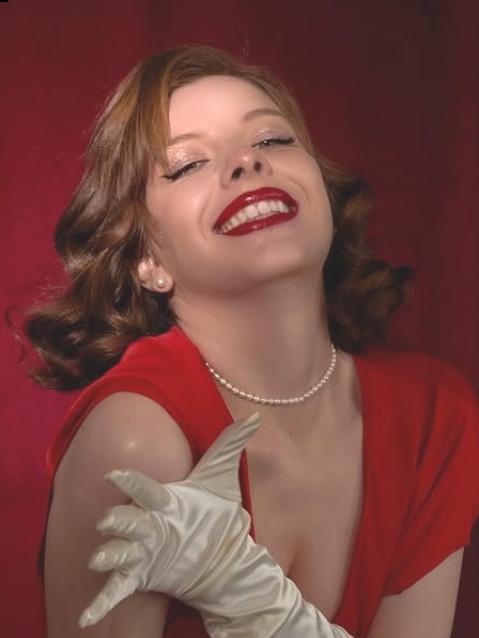 Photo de Anastassia / Réf. 9930 / Agence Amélie