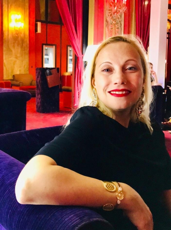 Photo de Elena (Paris) / Réf. 91018 / Agence Amélie