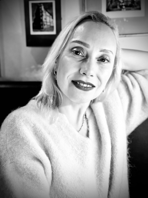 Photo de Elena (Paris) / Réf. 91018 / Agence Amélie