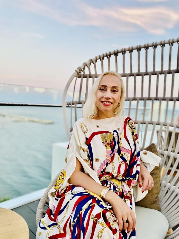 Photo de Elena (Paris) / Réf. 91018 / Agence Amélie